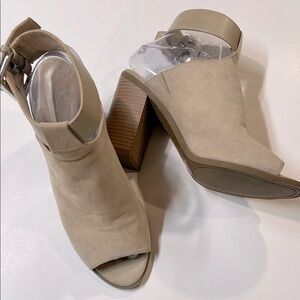 Indigo Rd Womens Tan Microsuede Open Toe Bootie Sz 7.5